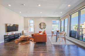 Hollywood Escape! Elegant 2BR 2BA Rental